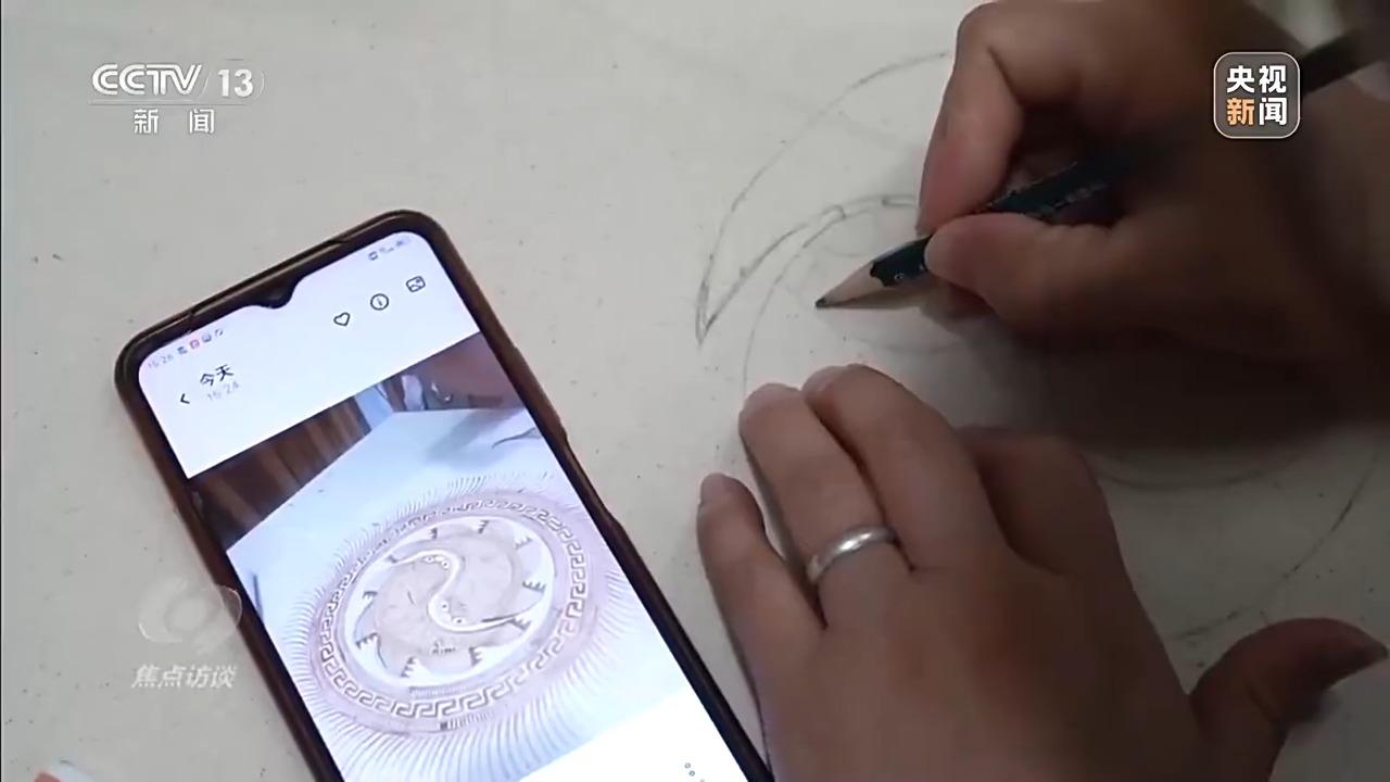 焦点访谈丨冲不垮的“村超”！球场的哨声是火热生活重启的声音(图24)