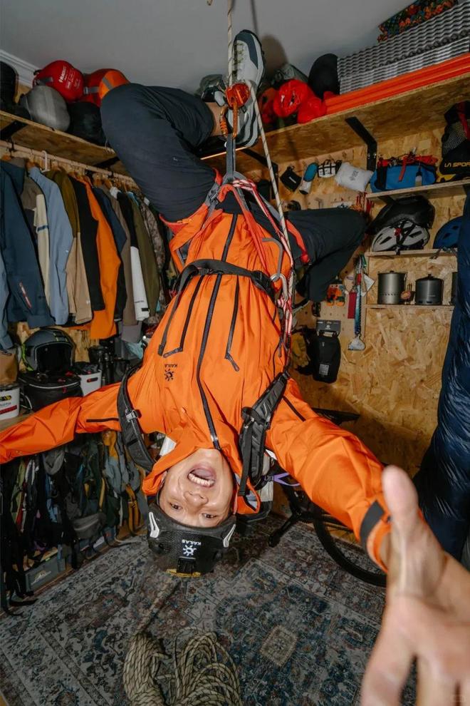 10㎡+3000块能做什么？他装下了攀岩训练墙、健身房和整个户外圈(图2)