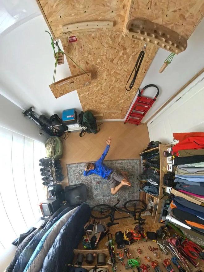 10㎡+3000块能做什么？他装下了攀岩训练墙、健身房和整个户外圈(图1)