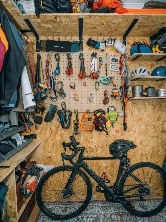 10㎡+3000块能做什么？他装下了攀岩训练墙、健身房和整个户外圈(图9)