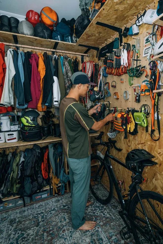 10㎡+3000块能做什么？他装下了攀岩训练墙、健身房和整个户外圈(图8)