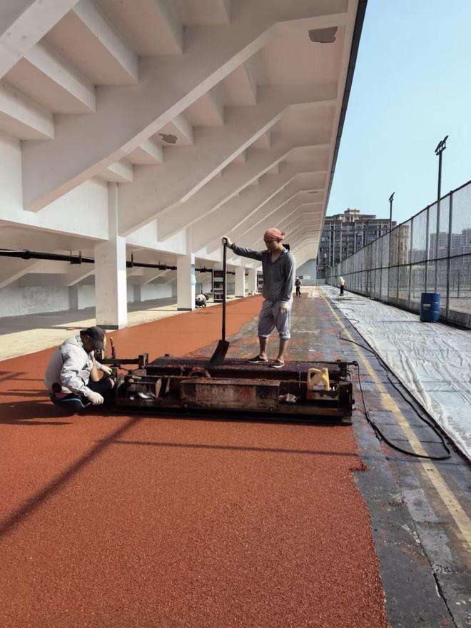 同样叫塑胶跑道价格为何能差好几倍？