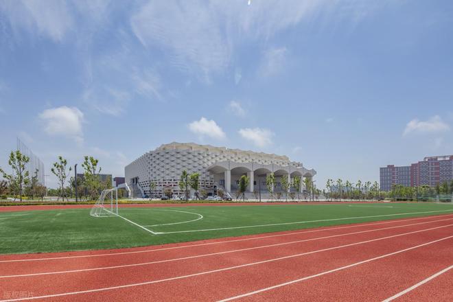 学校场地常用塑胶跑道的类型