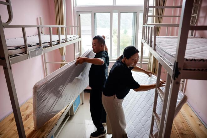 “洪水到此止步但成长不会”密云这所小学开学前保留水位线(图2)