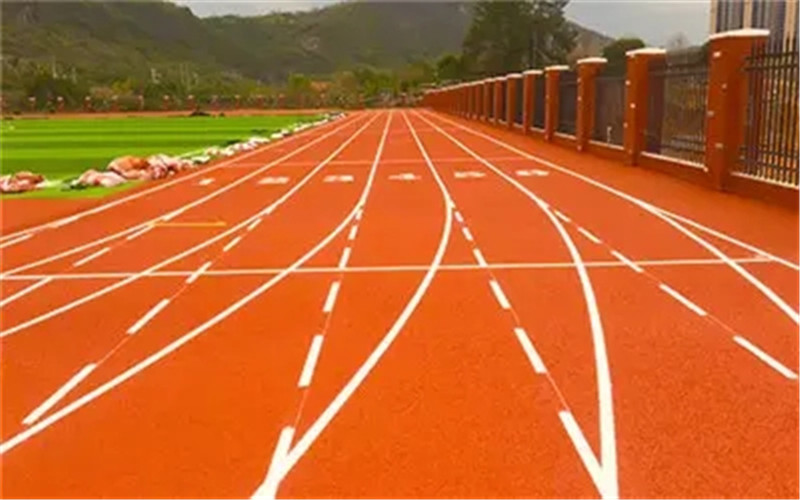塑胶跑道应用这么广建造的时候需要注意什么？(图2)