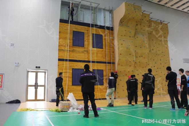 军事攀登训练场建设—河南军兴体育设备生产技术解析与行业实践(图2)