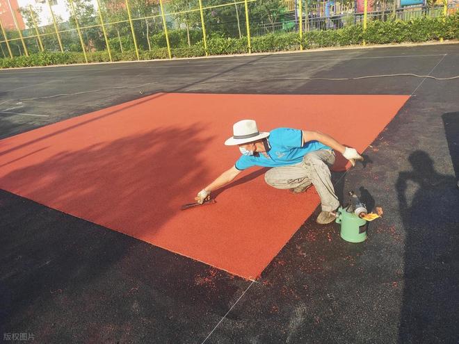 塑胶跑道修补：让运动场地重焕生机(图1)