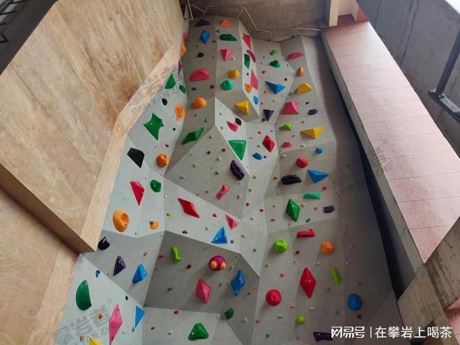 校园攀岩墙：从设计到落成的奥秘与青春活力的修炼场(图1)