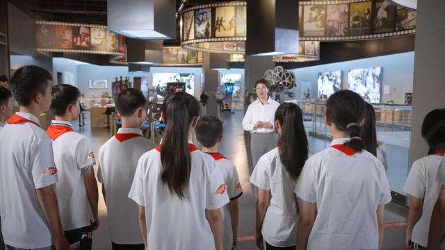 笃行青春路奋发筑脊梁丨成都市开学第一课开讲啦(图4)