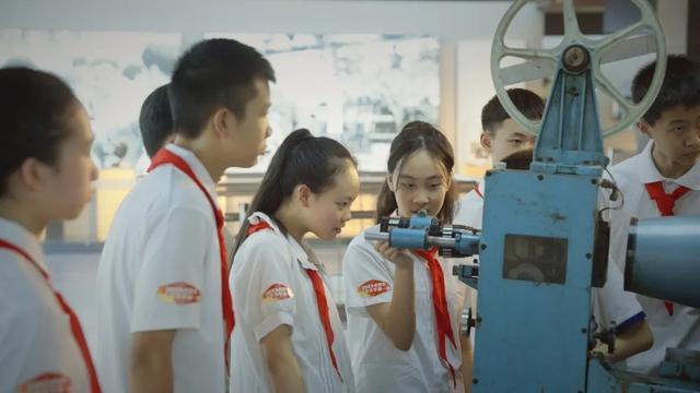 笃行青春路奋发筑脊梁丨成都市开学第一课开讲啦(图5)