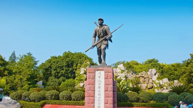 笃行青春路奋发筑脊梁丨成都市开学第一课开讲啦(图3)