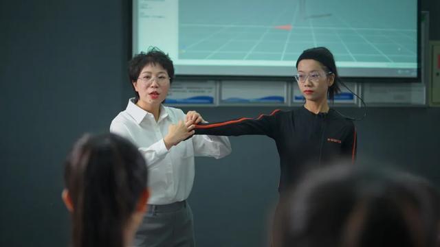 笃行青春路奋发筑脊梁丨成都市开学第一课开讲啦(图14)