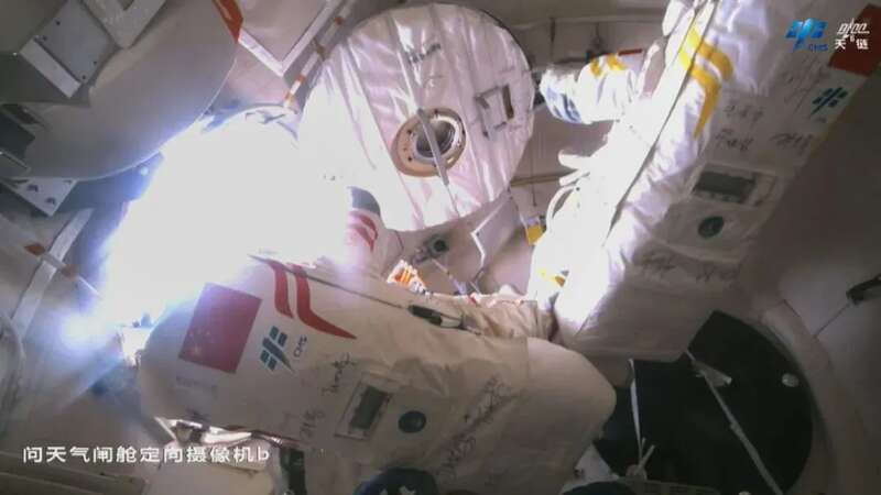 青年早新闻大学生“排队打卡”这张考卷(图3)