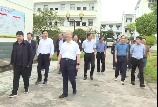 潜山市人大常委会到潜山市黄铺镇中心学校督查民生实事项目实施情况(图2)