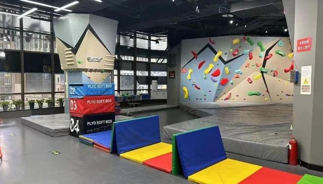 校园攀岩墙建设：如何合理利用校园场地资源？(图2)