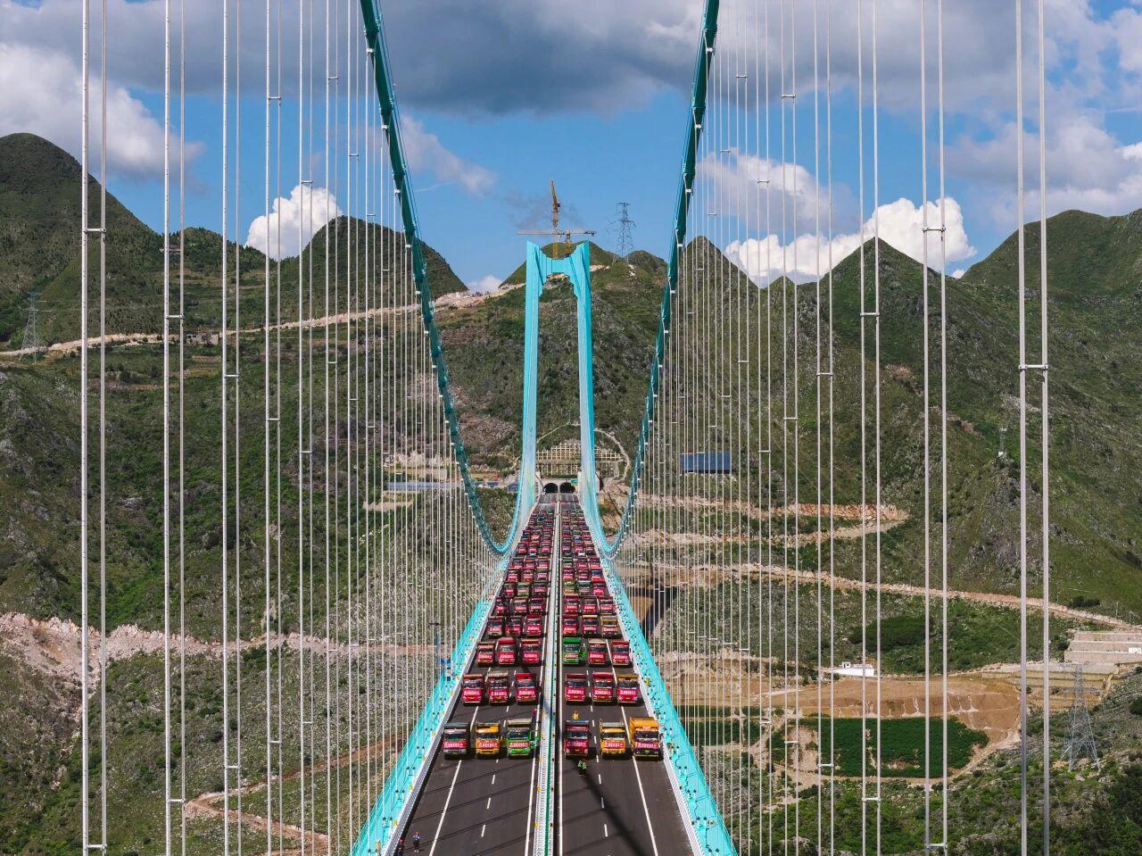 大国工程+1！贵州花江峡谷大桥建成通车“横竖”都是世界第一！(图2)