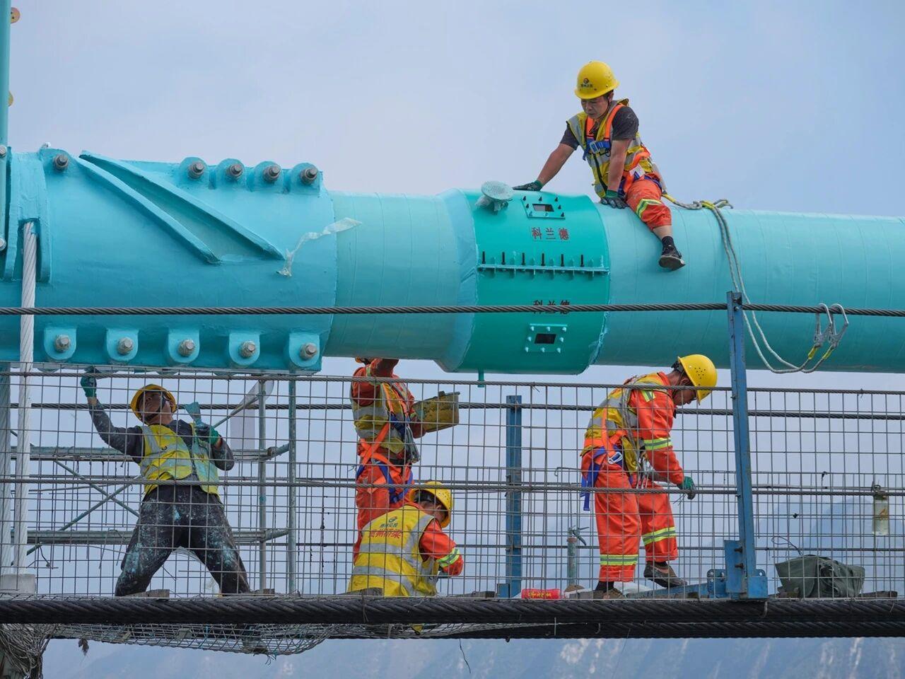 大国工程+1！贵州花江峡谷大桥建成通车“横竖”都是世界第一！(图3)