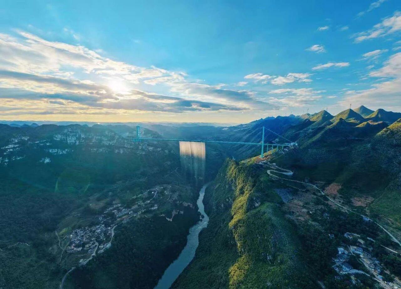 大国工程+1！贵州花江峡谷大桥建成通车“横竖”都是世界第一！(图6)