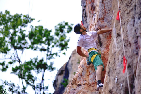 中国攀岩自然岩壁系列赛第八次落户广西马山(图2)