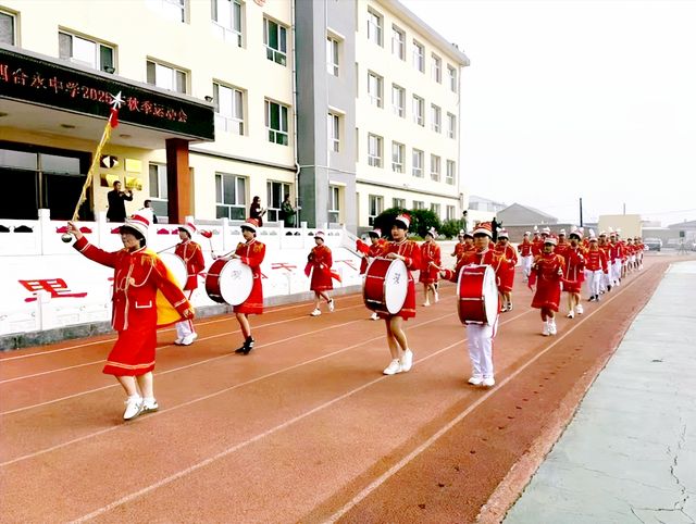 青春当“燃”赛场敢“闯”河北围场四合永中学2025年秋季运动会(图4)