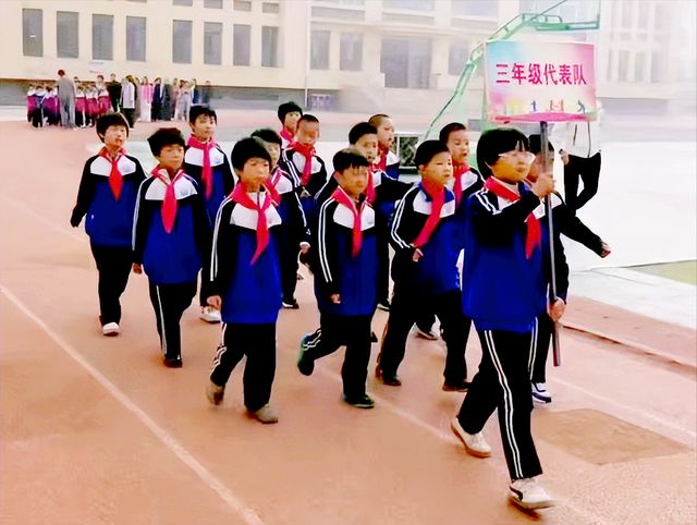 青春当“燃”赛场敢“闯”河北围场四合永中学2025年秋季运动会(图7)