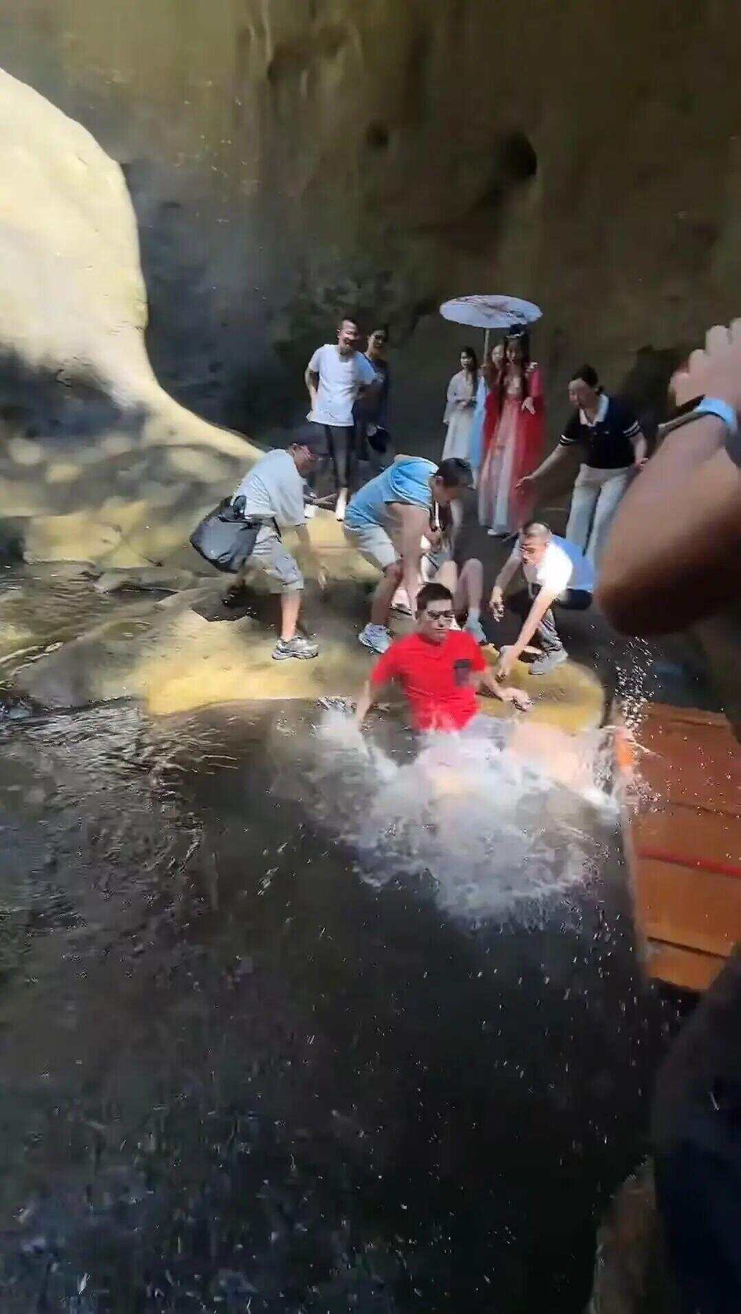 张继科：我是被踹下去的