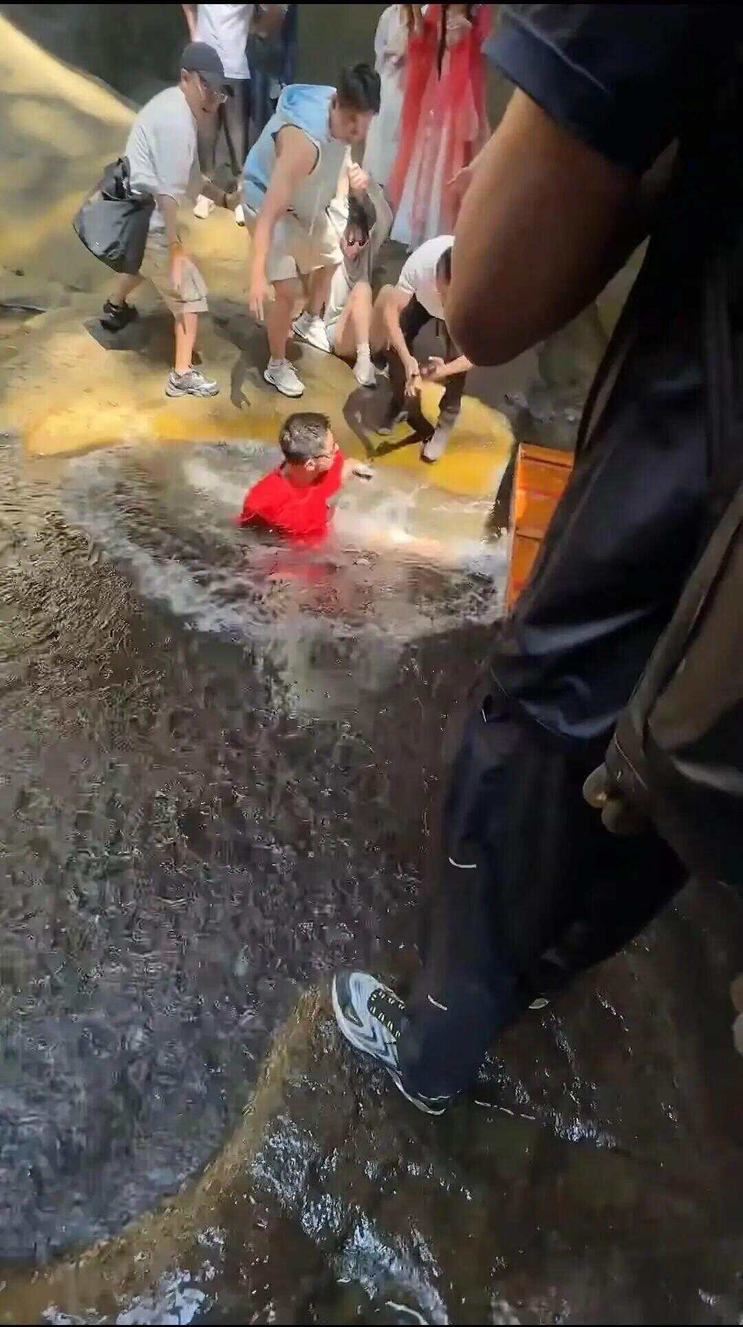 张继科：我是被踹下去的(图2)