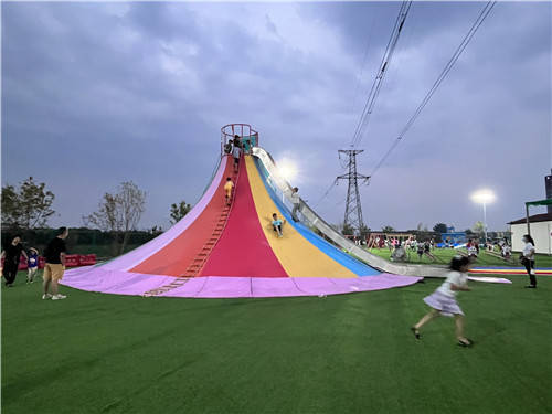 生动的火山攀岩打破了以往无动力设备的局限性