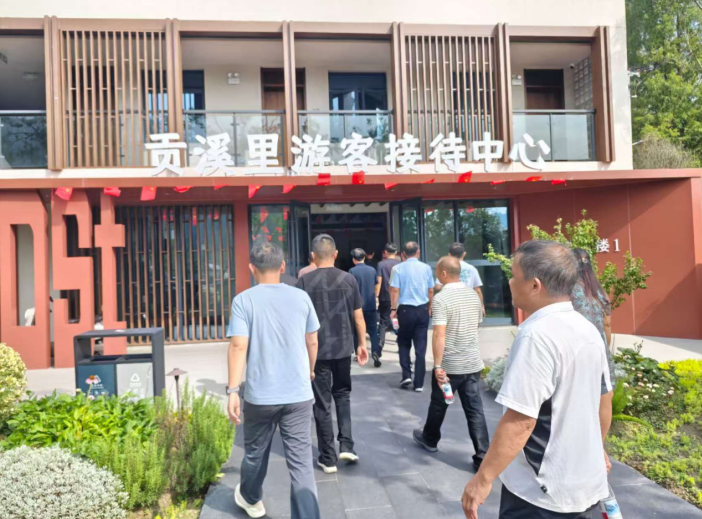 从校园民宿到瓜果基地石台县贡溪村走出乡村振兴特色路(图1)