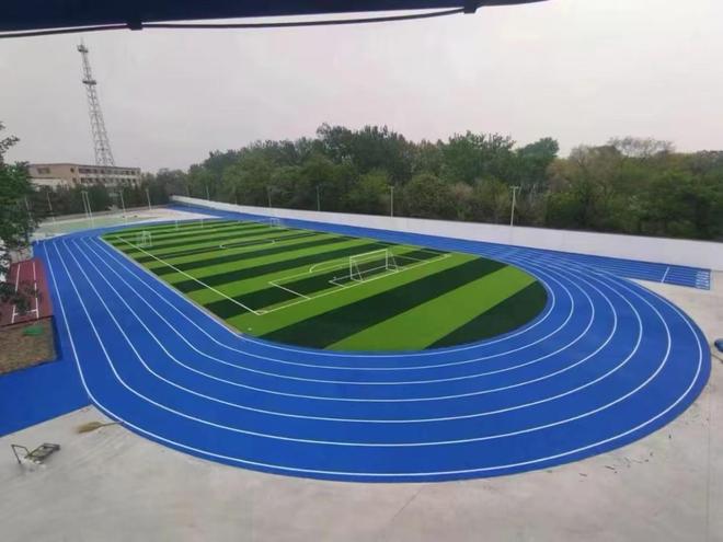 塑胶跑道基层一定要铺沥青吗？