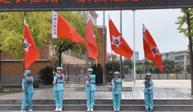 桃源县实验学校大课间开启“红色跑操”让长征精神在跑道上传承(图2)