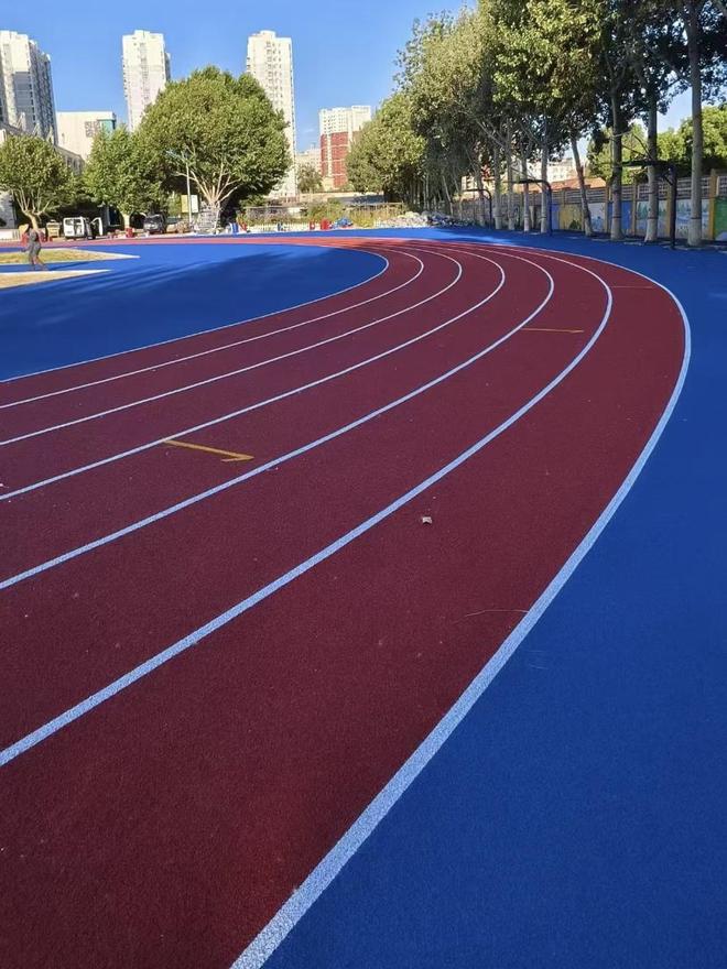 你知道预制性型塑胶跑道的特点吗？(图2)