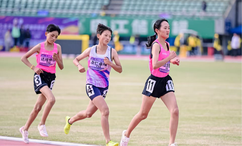 草原少女闪耀全国赛场：拉吉措的双冠之路(图2)