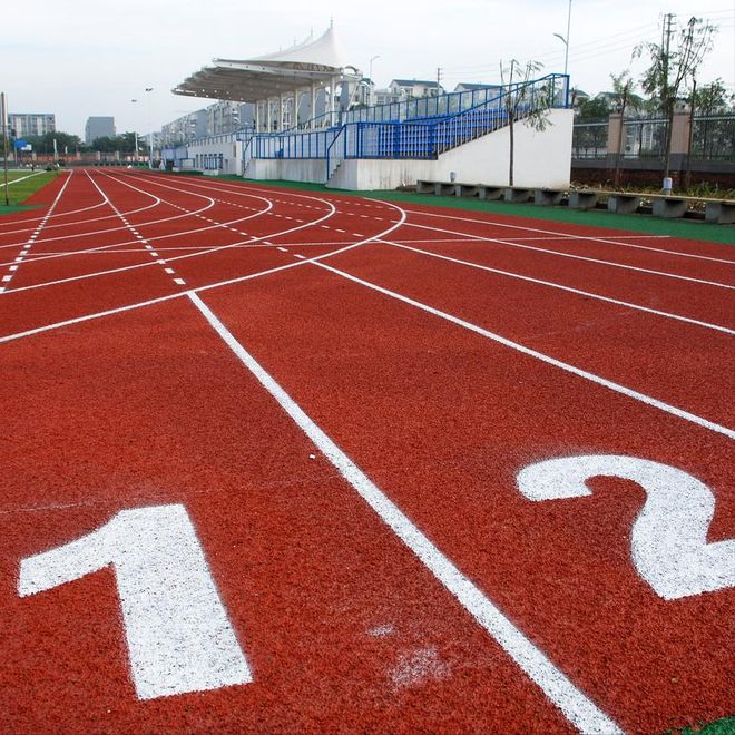 揭秘塑胶跑道：优缺点全解析(图2)