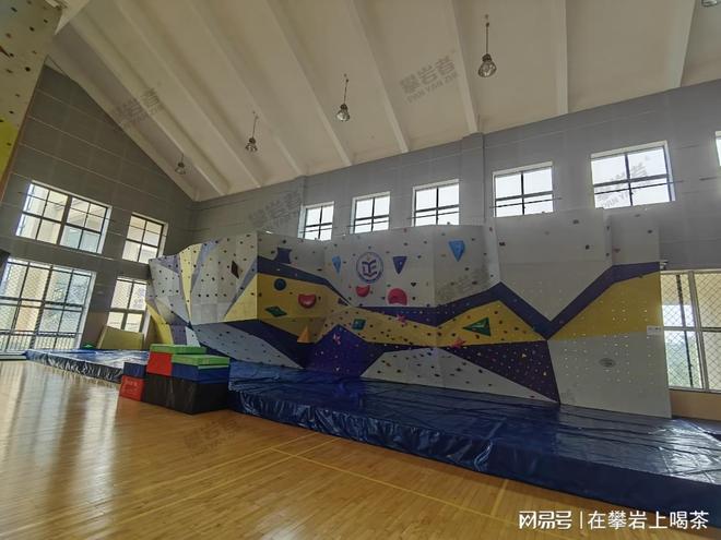 高校推出新攀岩墙方案助力校园体育活动。(图3)