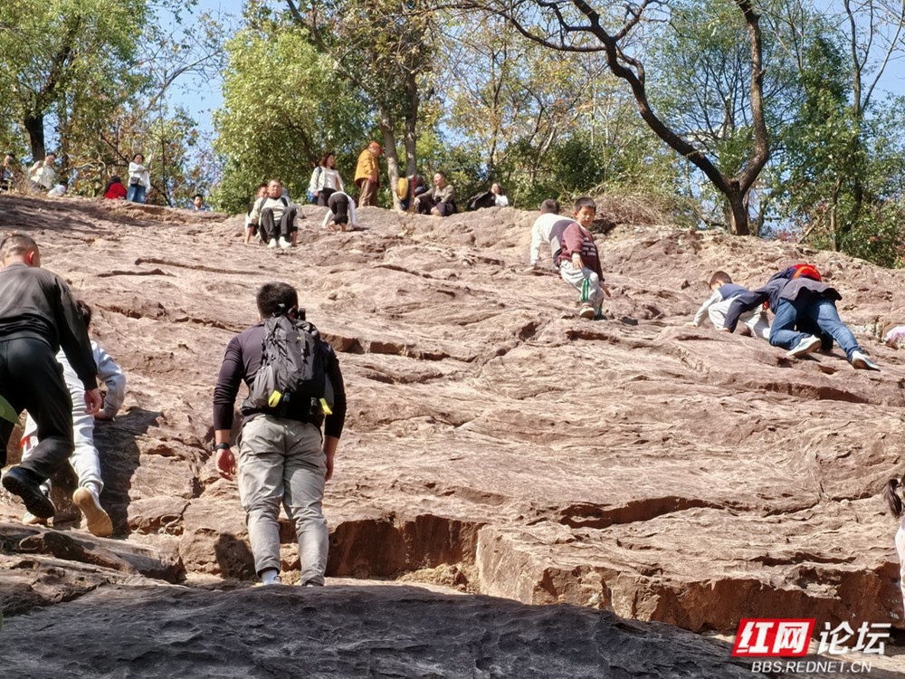 岁暖时刻｜风拂岩壁也拂过忠魂——赫石坡的“火”该照进历史深处(图3)