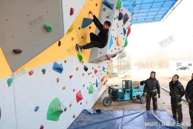 高校攀岩墙：定制化设计适配大学生课程与竞技需求(图3)