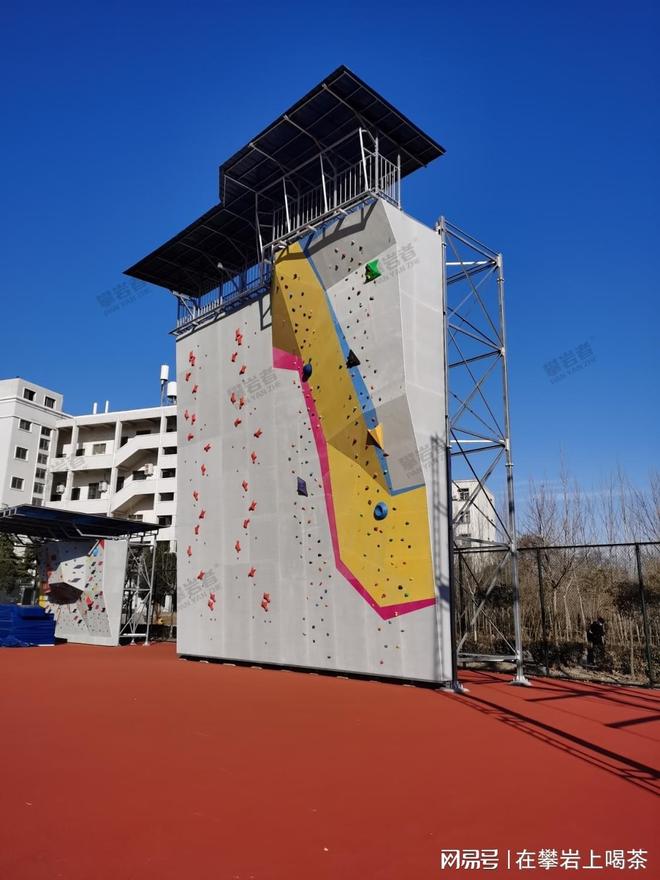 高校攀岩墙：定制化设计适配大学生课程与竞技需求(图1)