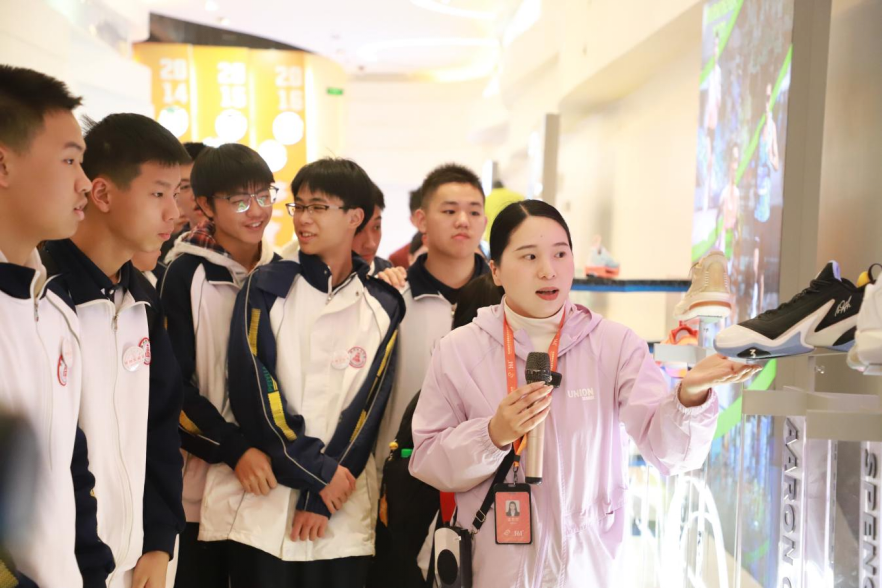 探秘实验室第十期：玩转摩擦力把物理知识“穿”在脚上(图2)