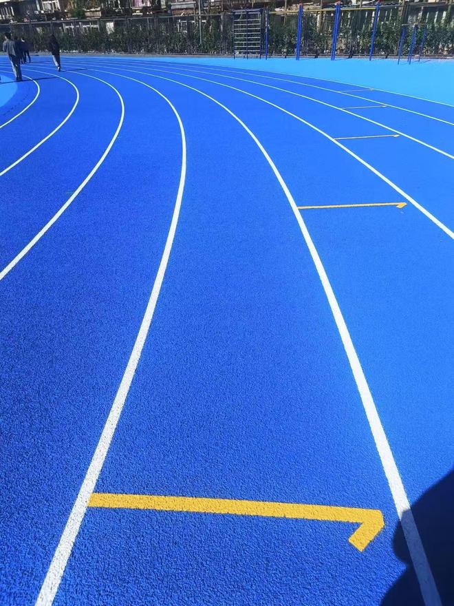 混合型塑胶跑道的平整度：决定运动体验的关键