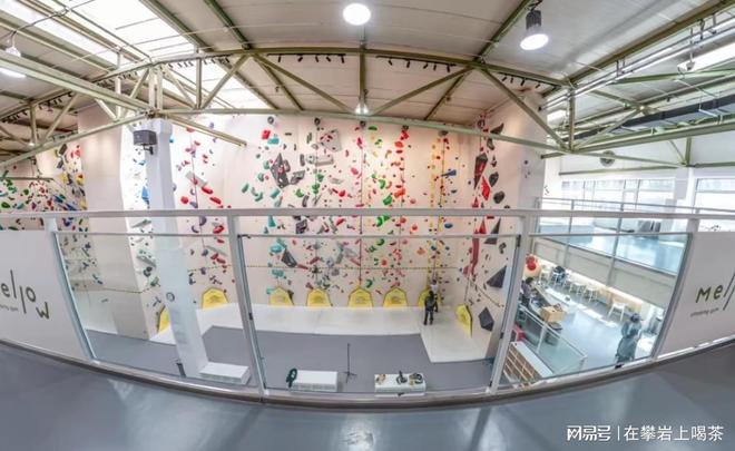 惊险刺激！高校攀岩墙点燃学生热情