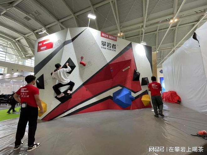 大学高校室内人工攀岩墙建设：场地面积高度标准与预算规划指南(图3)