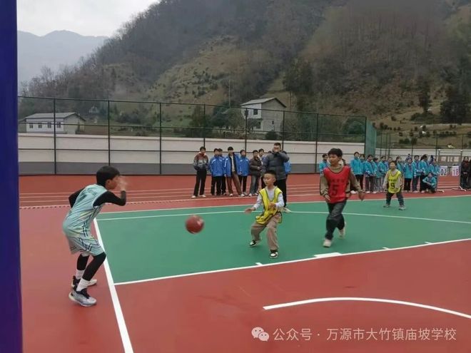 逐梦新赛场少年竞风华——庙坡学校第十二届“成长杯”篮球赛(图2)