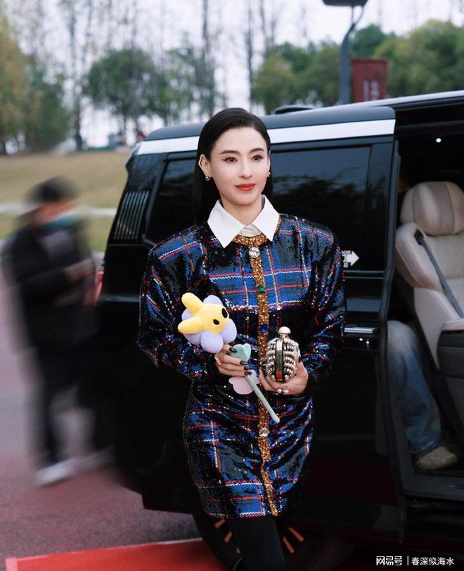 张柏芝带小儿子游环球影城！7岁小王子长高不少爱打篮球和攀岩(图2)