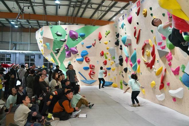 运动过节！成都室内滑雪场迎来客流盛况登高、骑行、健康跑等户外赛事也是火热景象(图5)