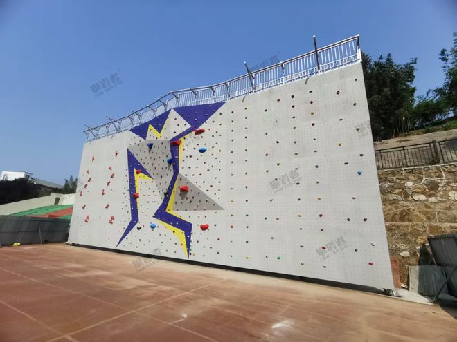 安全至上·护航成长：校园攀岩墙学生使用安全保障体系白皮书(图1)