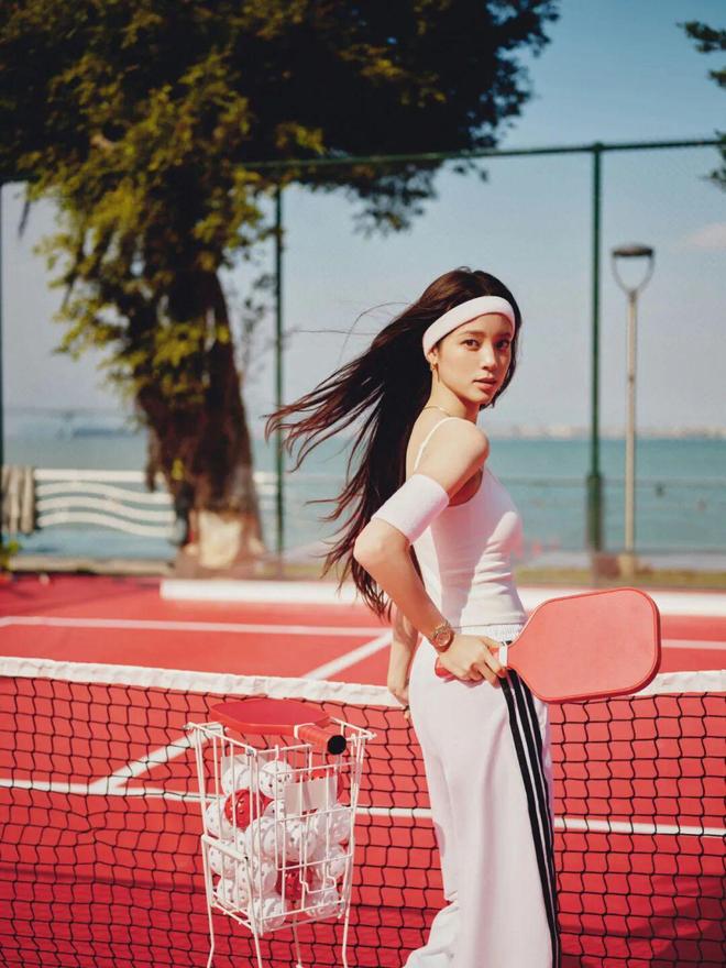 欧阳娜娜好像在玩一种很“轻”的运动(图5)