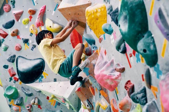 欧阳娜娜好像在玩一种很“轻”的运动(图1)