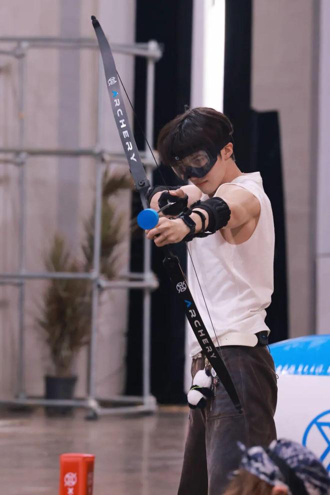 欧阳娜娜好像在玩一种很“轻”的运动(图13)