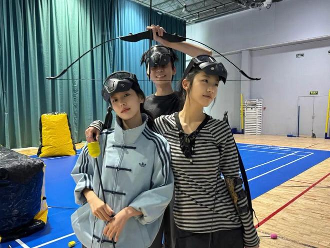 欧阳娜娜好像在玩一种很“轻”的运动(图12)